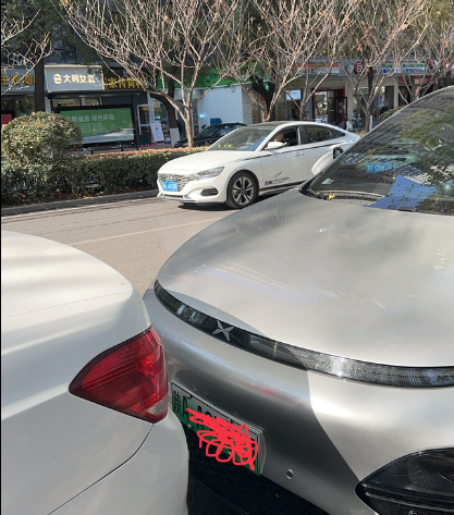 形同虚设的“AEB”，G6追尾后昨天追尾了，前车刹车避让行人，尽管本人已经全力