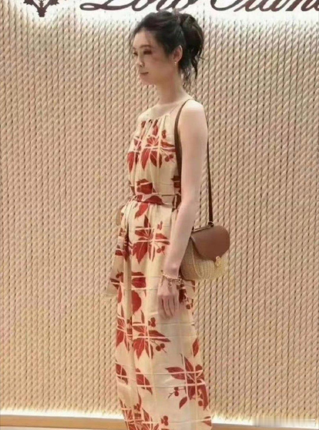 奚梦瑶的手臂居然都没有鞠婧祎的长鞠婧祎身材比例绝了