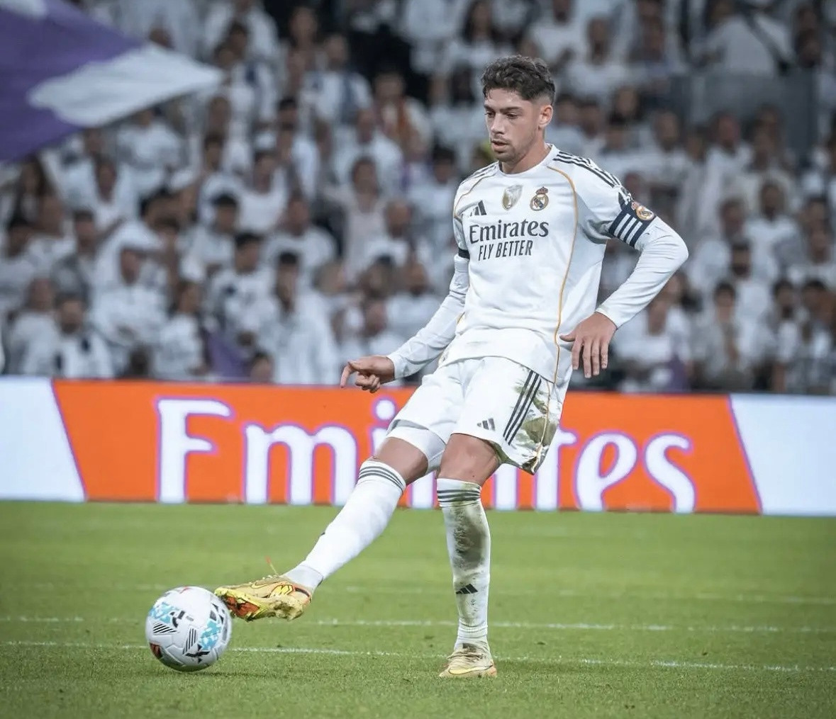 巴尔韦德这种全能中场，非常适合阿莫林的3421不考虑转会费、30+高薪、年龄和相