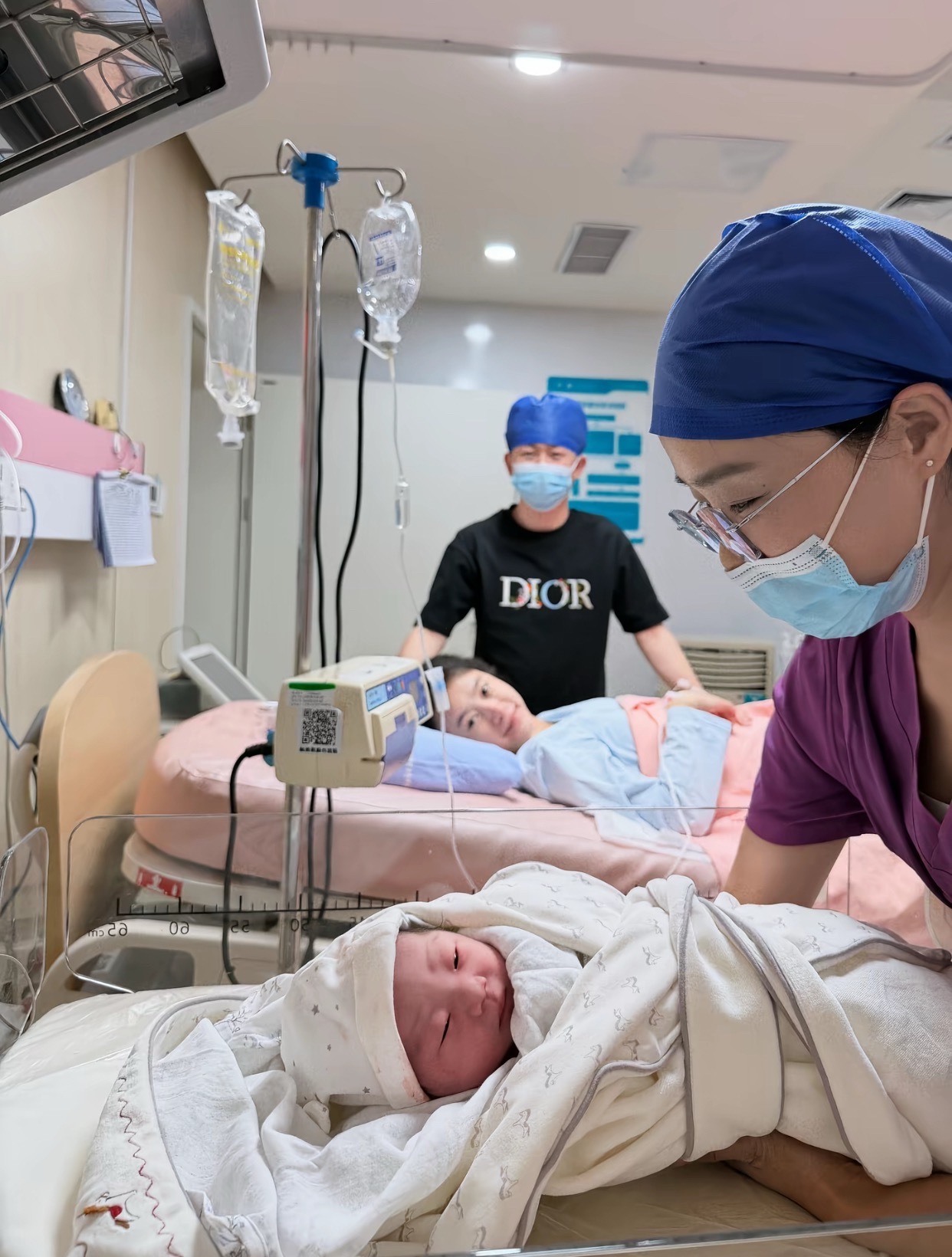 狗宁生了，顺产，母女平安🎉​​​