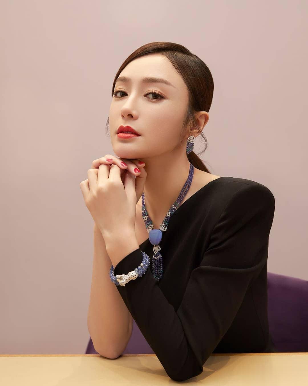 秦岚，富察皇后美的惊艳，你喜欢那种颜色的岚呢？