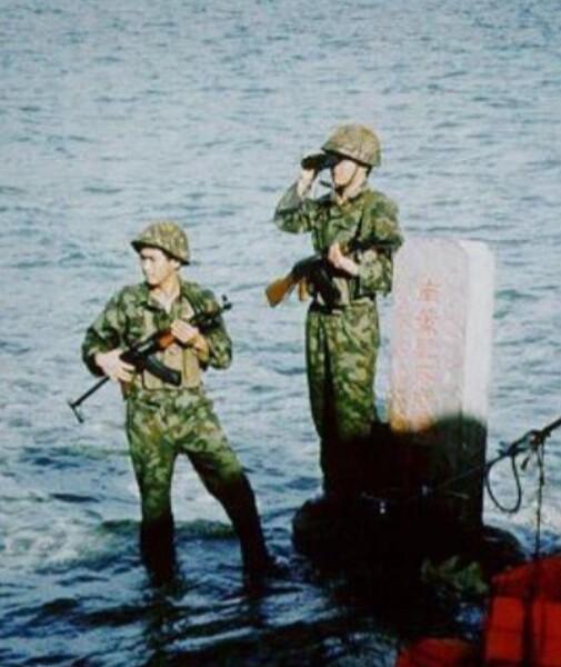 1990年，我国驻南薰礁的11名战士突然失联，后来派船过去查看，才发现11名战士