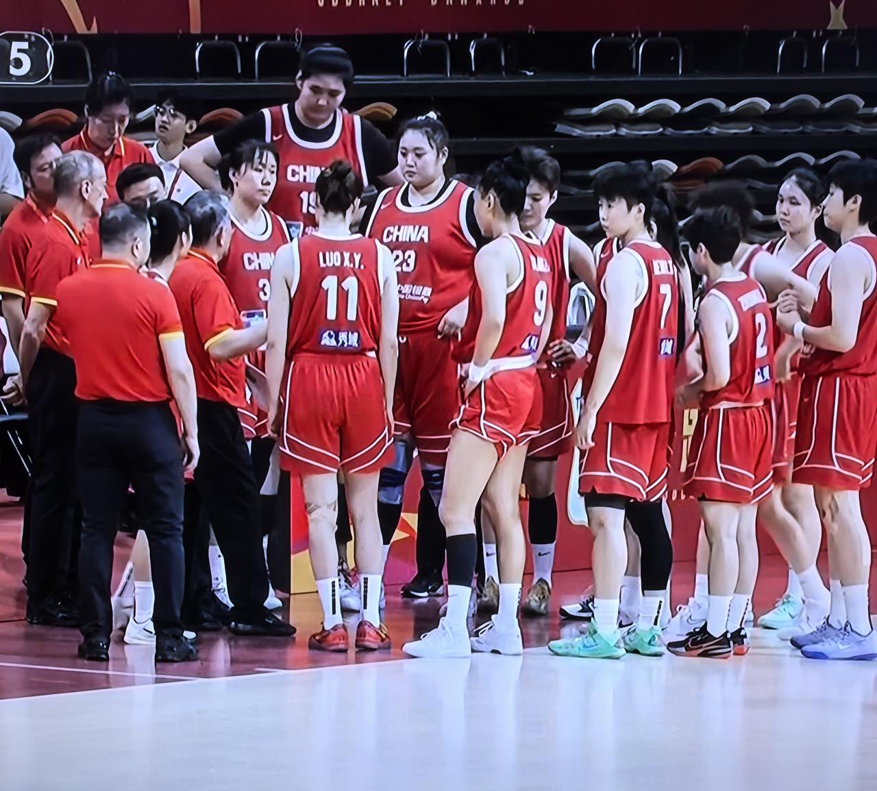 中国女篮在德国世界杯的前景怎样？一是优势：内线储备丰富：韩旭、李月汝、张子宇