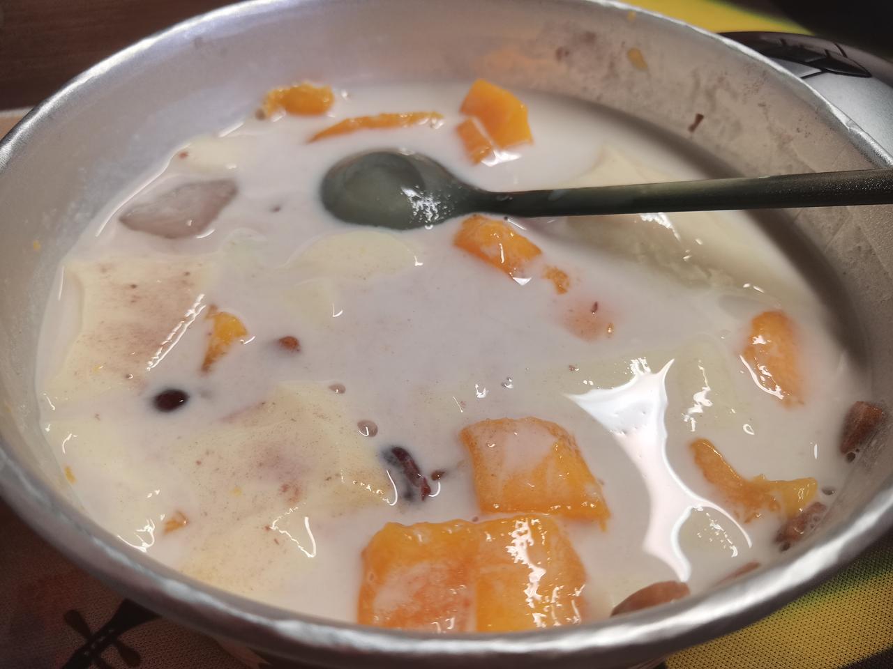 咱就说，这大冬天来上班，总要有给自己犒赏一下今日份下午茶：豆花，甜豆花一份