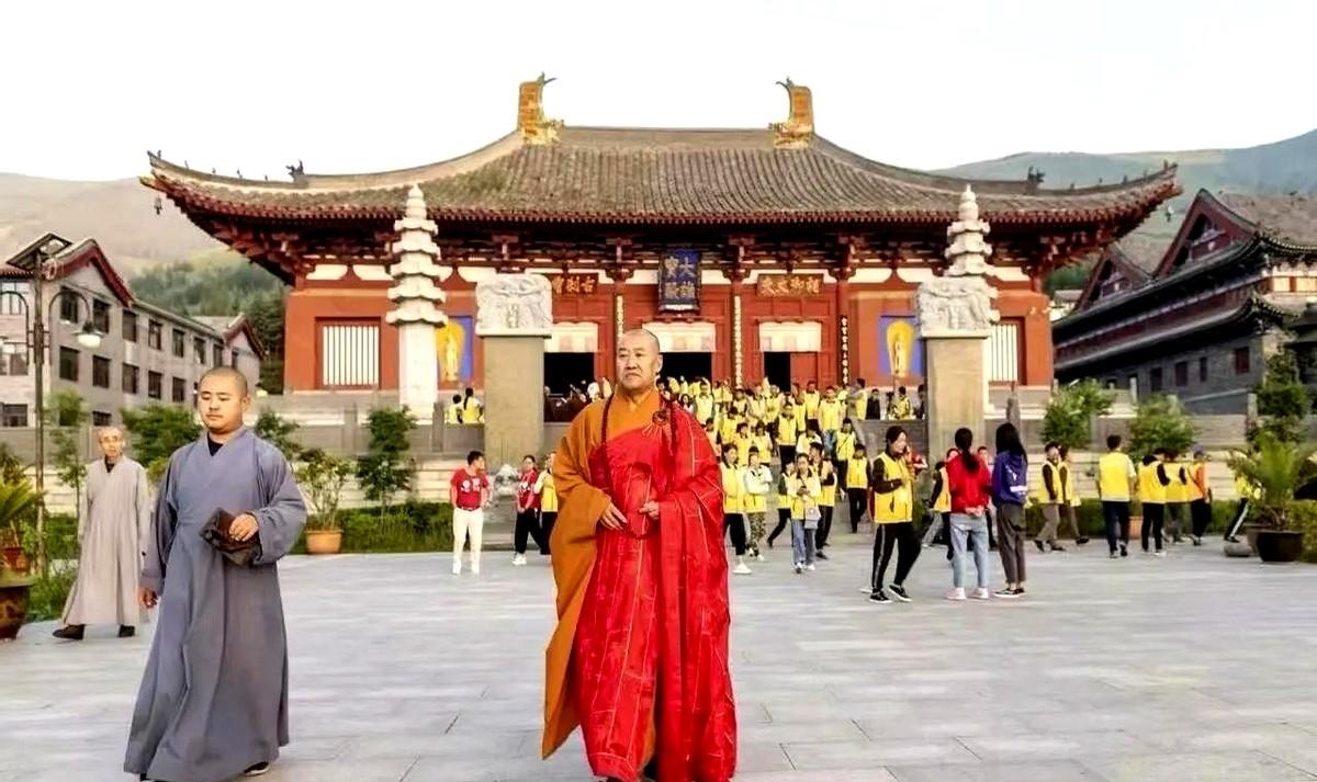 近日访五台山拜见五台山五爷庙住持：林虎大师和中国佛教协会副会长、五台山碧