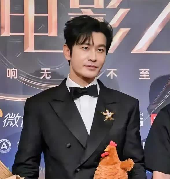 关于黄晓明考博落榜的事情我以为是年龄大了，没比得过别人特意查了一下，万万