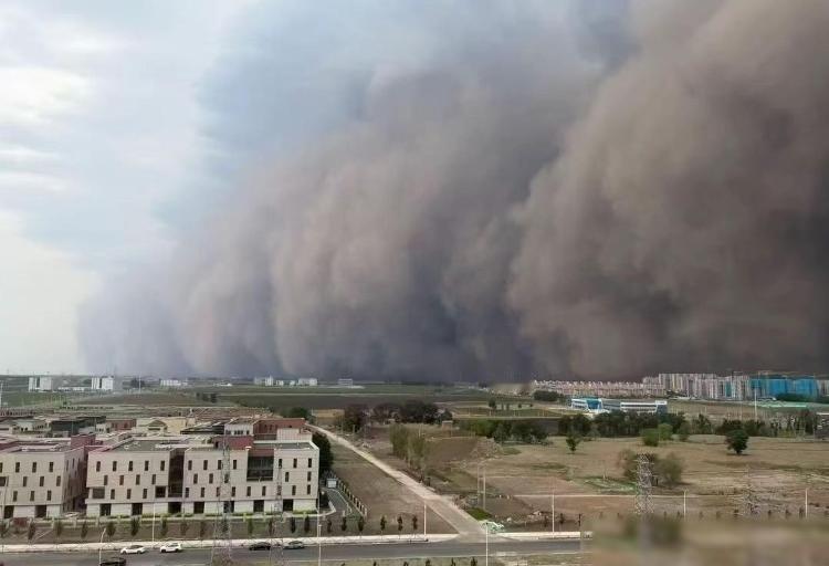 广西柳州地震，我忍了；湖南湖北贵州重庆暴雨灾害，我也看得心里发紧。可哈尔滨这场沙