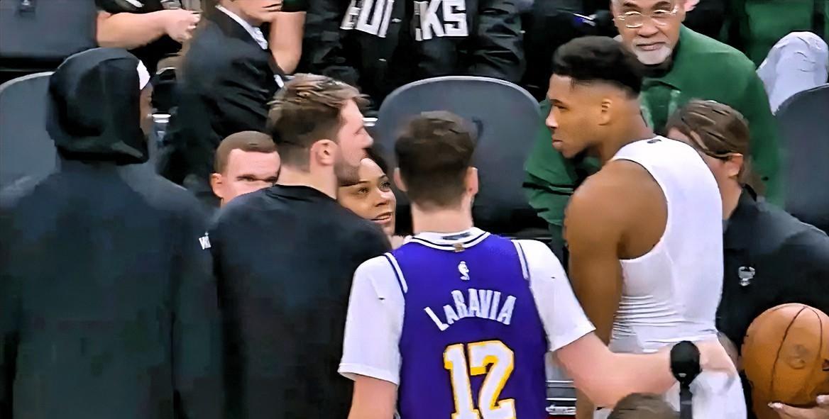 字母哥高情商化解冲突！输球后亲自为湖人新秀送首秀纪念球