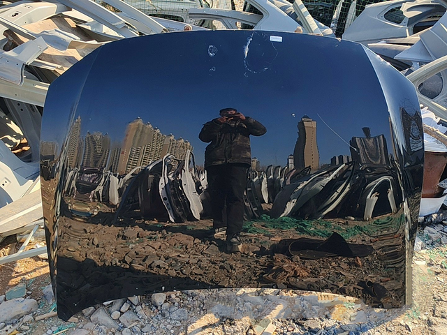 大众B8机盖大众迈腾B8机盖原厂拆车件，成色不错，轻微使用痕迹