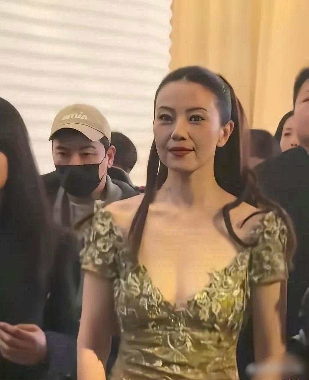 瞧见高圆圆，突然就释怀了。