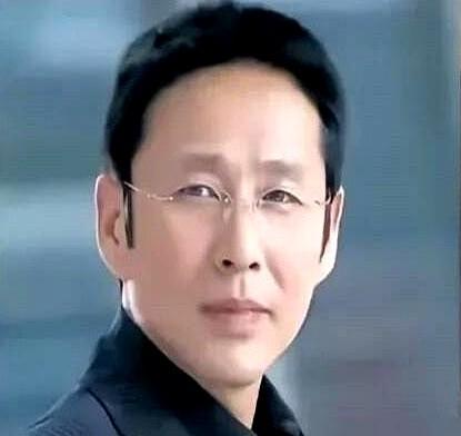 别老争谁是中国影视一哥了，根本没意义！陈道明演的是权力，是规矩。你看他《庆余