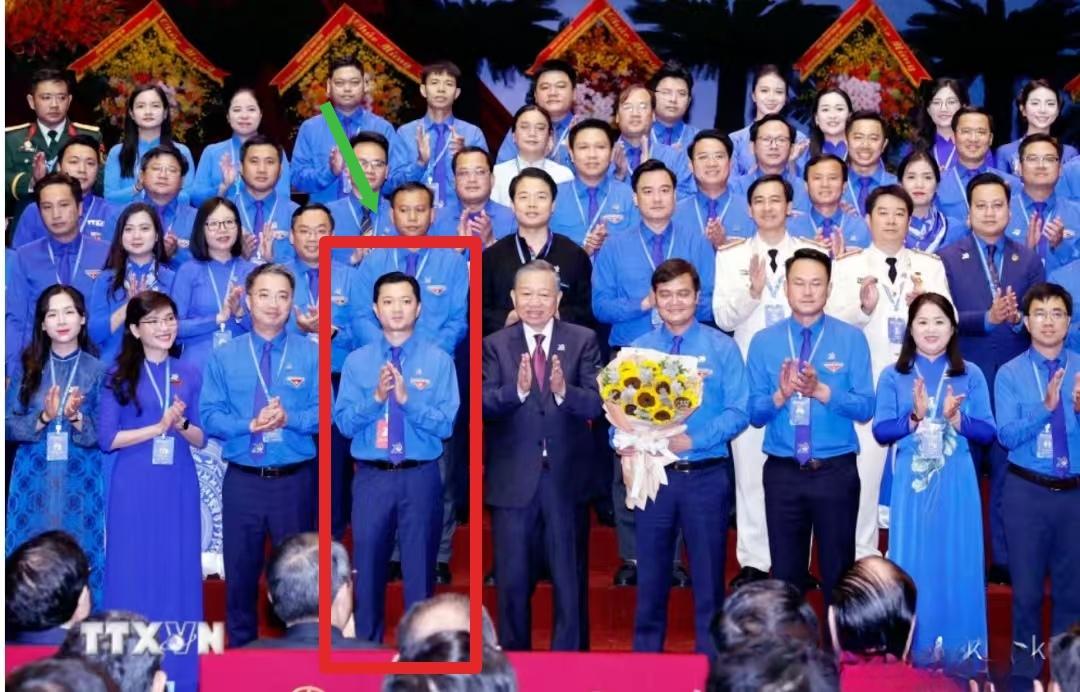 站在苏林身边的这位年轻人不简单！他就是刚刚连任越南共青团常务书记的阮明哲。[