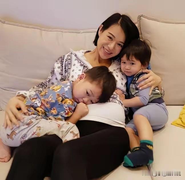 连生两个儿子，42岁胡杏儿意外怀三胎满心焦虑，婆婆一句话治愈全网2021年