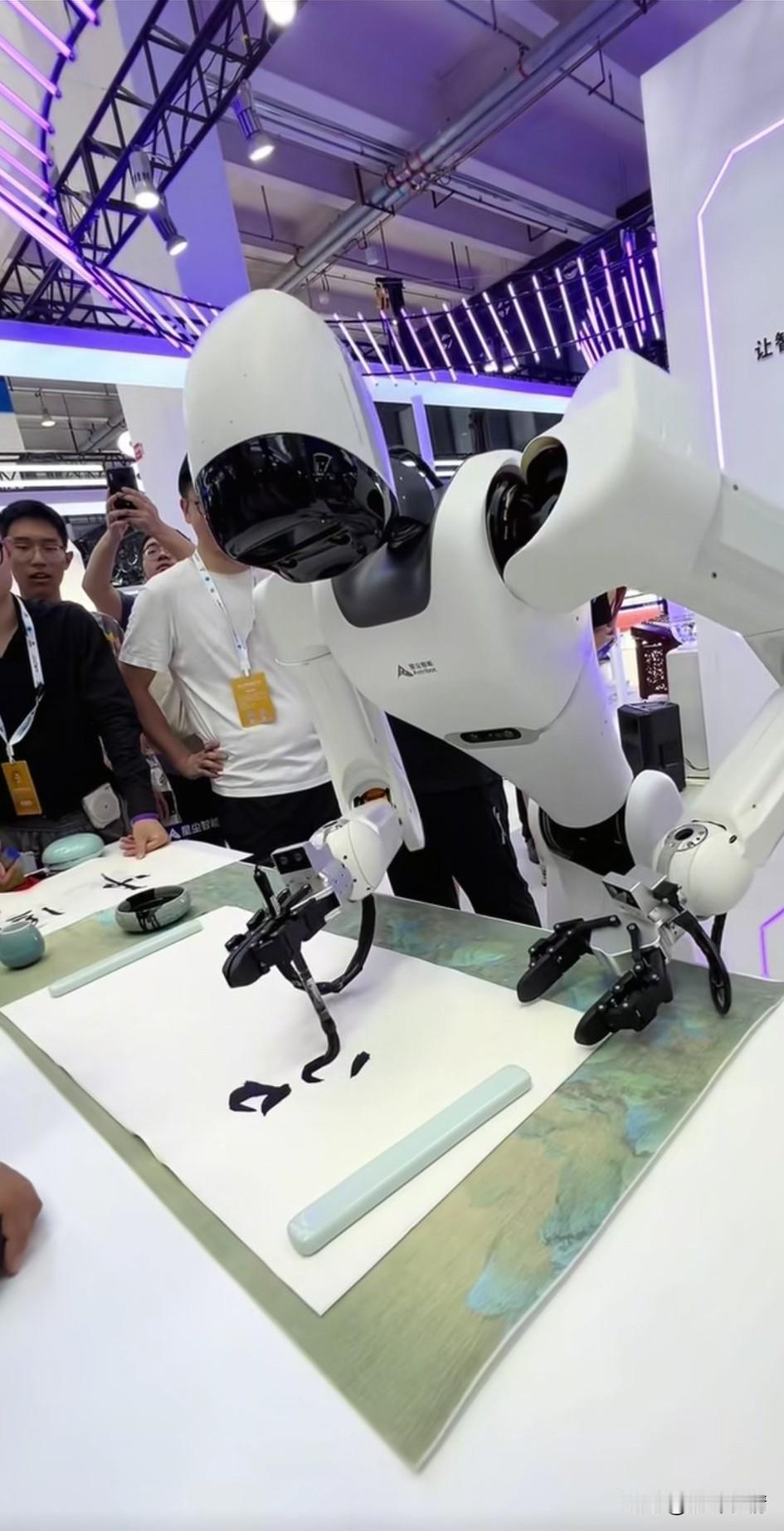 未来的世界是人工智能的世界，这绝不是危言耸听，而是一个赤裸裸的现实，从目前