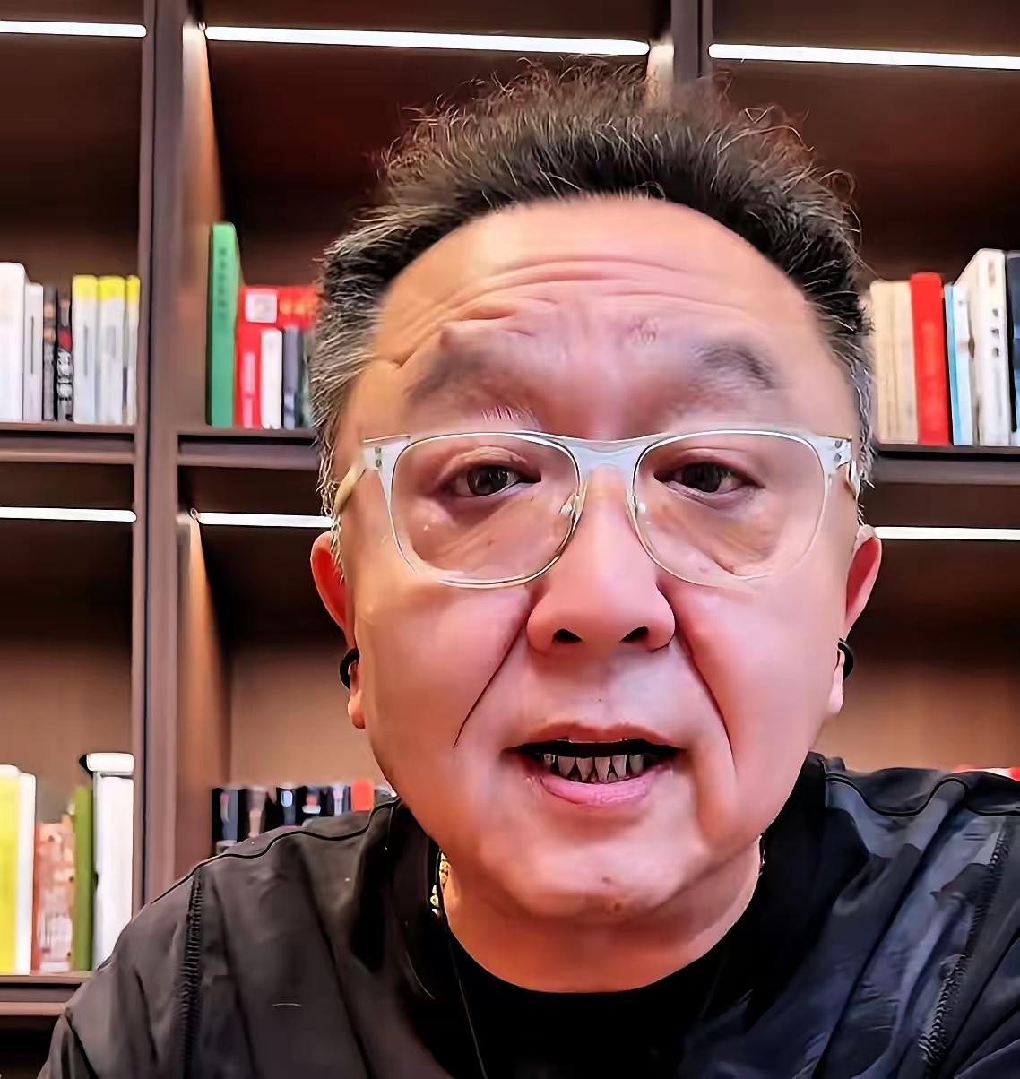 德云社闹了这么多年，于谦只做了三件事：上台说相声，下台回家，闭嘴不掺和。