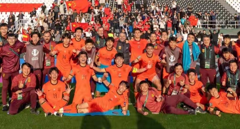 中国足球需要的不是廉价的批评，而是诚恳的鼓励和善意的引导！四分之一淘汰赛，国