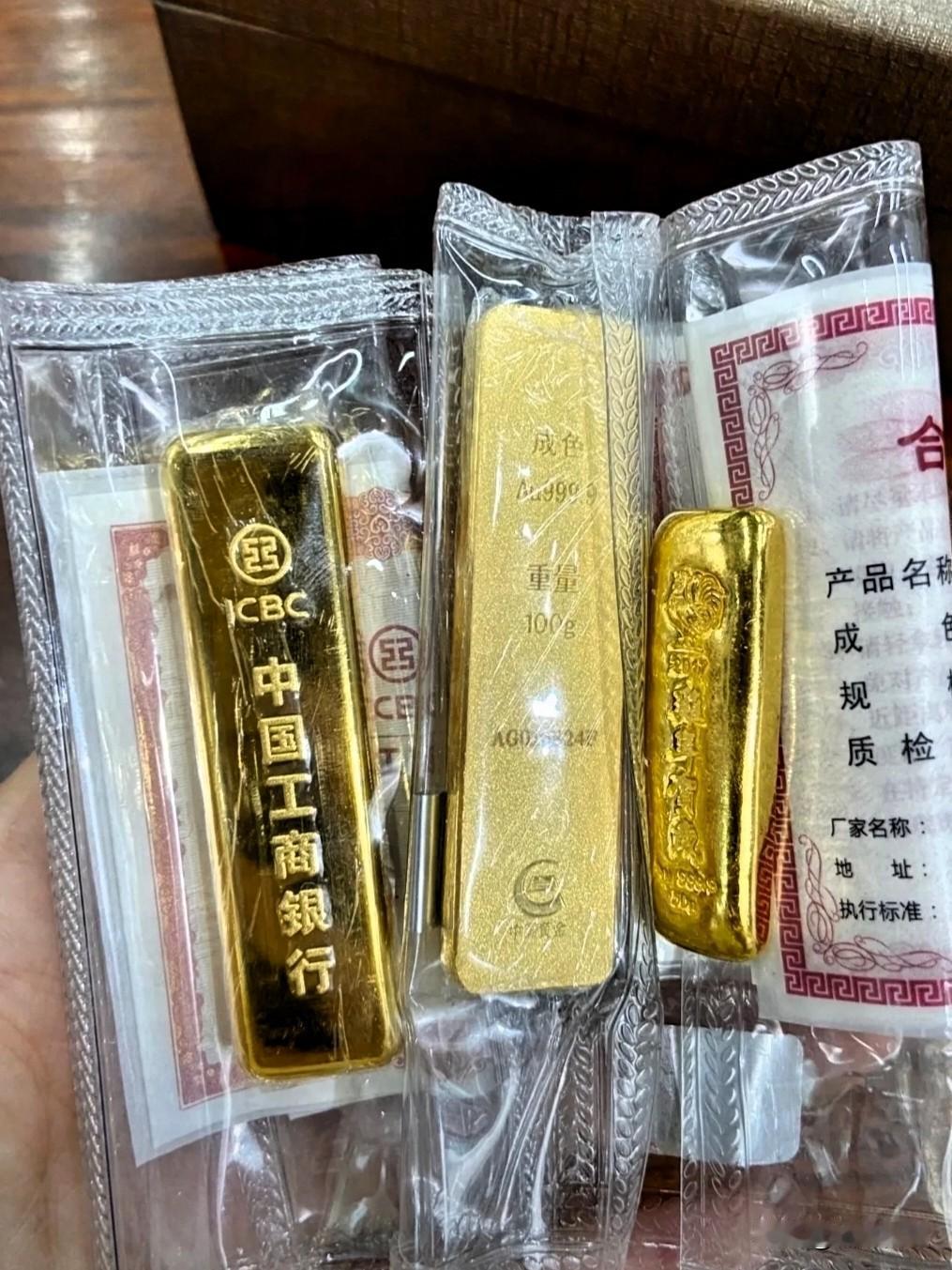 一个稳，一个猛很多人想投资贵金属，却分不清黄金和白银到底差在哪。其实核心就