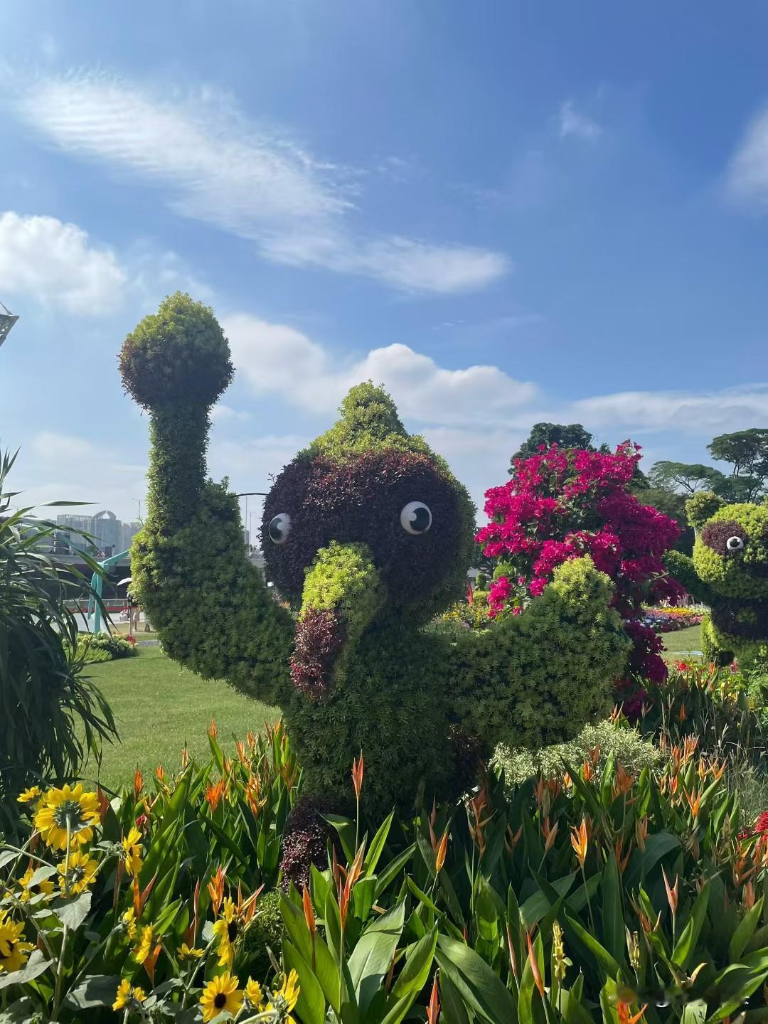 尘埃里的回响九月的风卷着桂花香扑进明德中学的走廊，却吹不散办公室里密不透风的