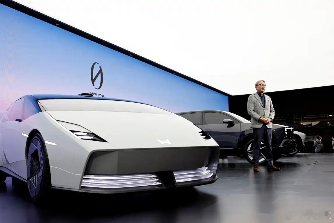 造型科幻拉风！本田0Saloon概念车亮相东京车展在2025东京车展上，本田0