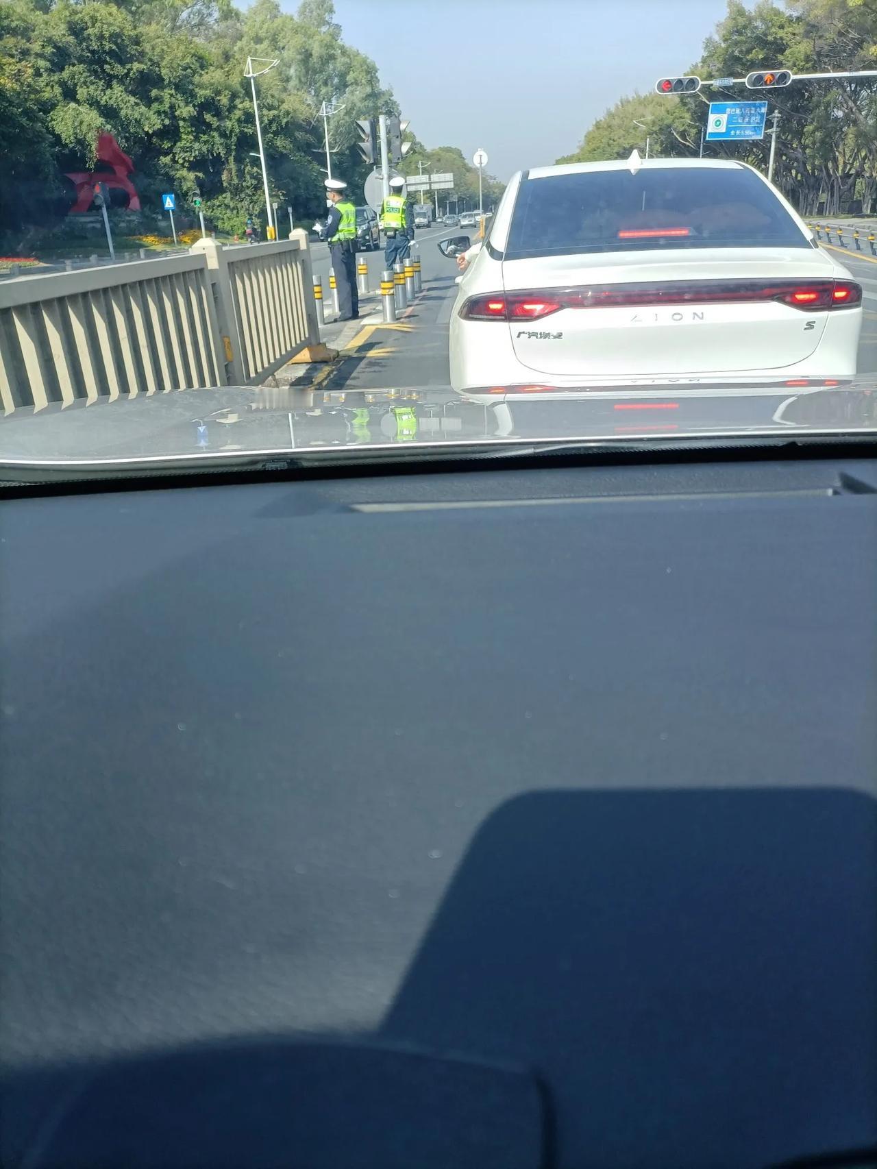 深圳摇号车牌那点事：1、申请绿牌，不需深圳社保和居住证，有效期至2025年1