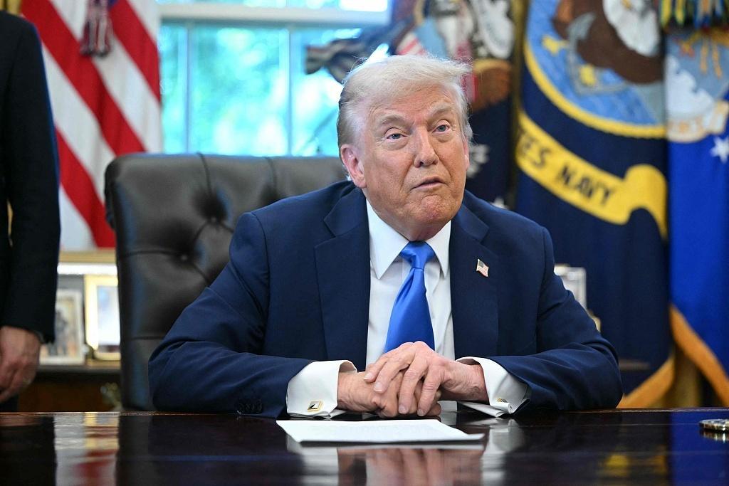 特朗普又下手签署了一项法令，将对H-1b签证征收10万美元的费用？我看了看，我也