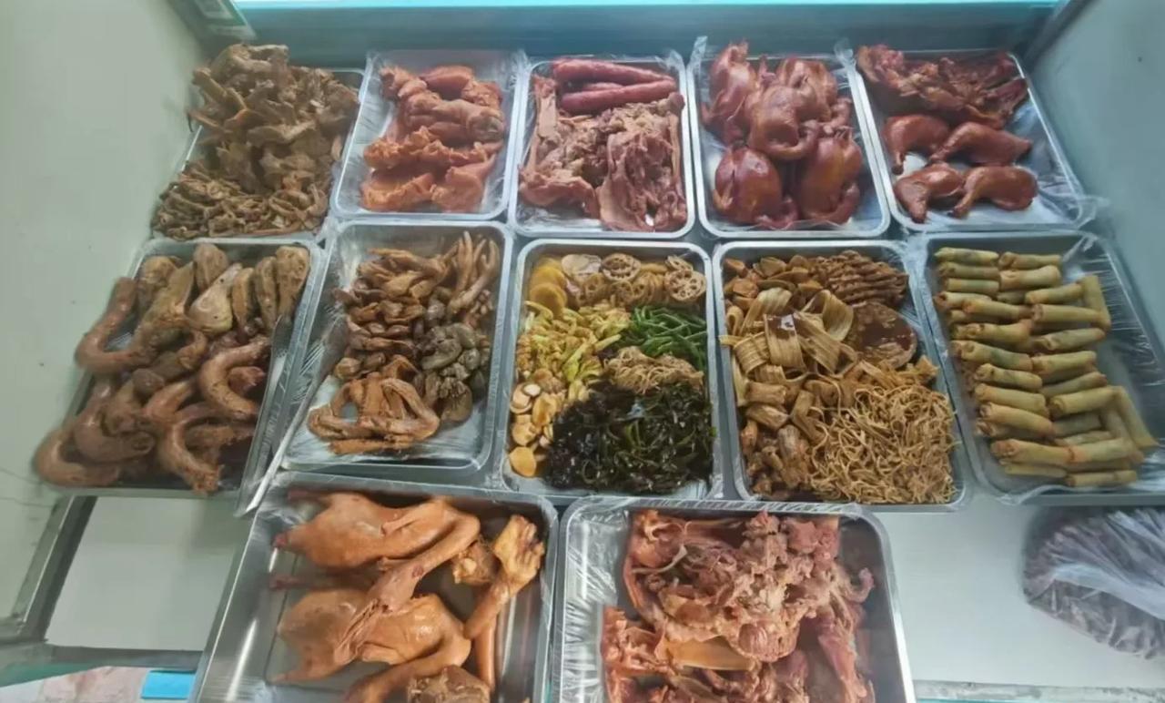 一个亲戚，到外地花了几千块钱学习做卤菜，刚自己开张没有一个星期，就打算放弃了。