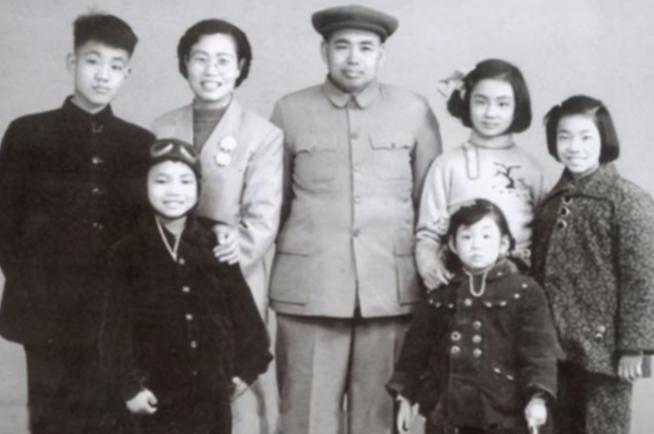 1985年，许世友刚刚下葬，61岁的妻子田普，转身就要前往北京，儿子许援朝居住在