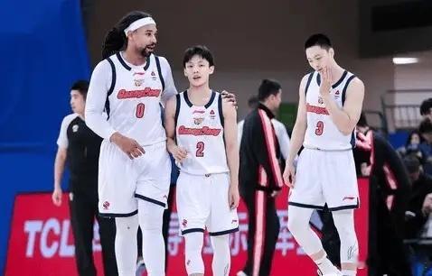 广东险胜北控，迎面而来的都是好消息！1.第一个好消息：外援都是高级货，十场了，广