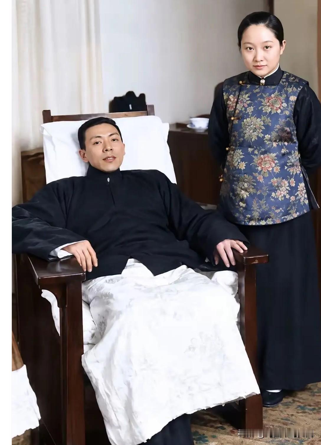 被孙中山称为“革命圣人”的国民党元老张静江与第二任夫人朱逸民的一张合影。身为张家