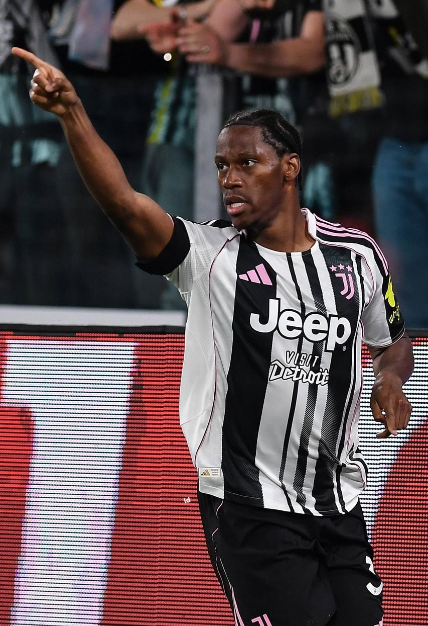 恭喜戴维！本轮意甲，尤文主场2:0击败博洛尼亚，首发出场的戴维在开赛两分钟就