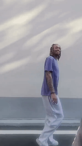 广东队麻烦了！外援麦考尔伤势严重，大概率要缺席新赛季前十轮的比赛了，看他走路的样