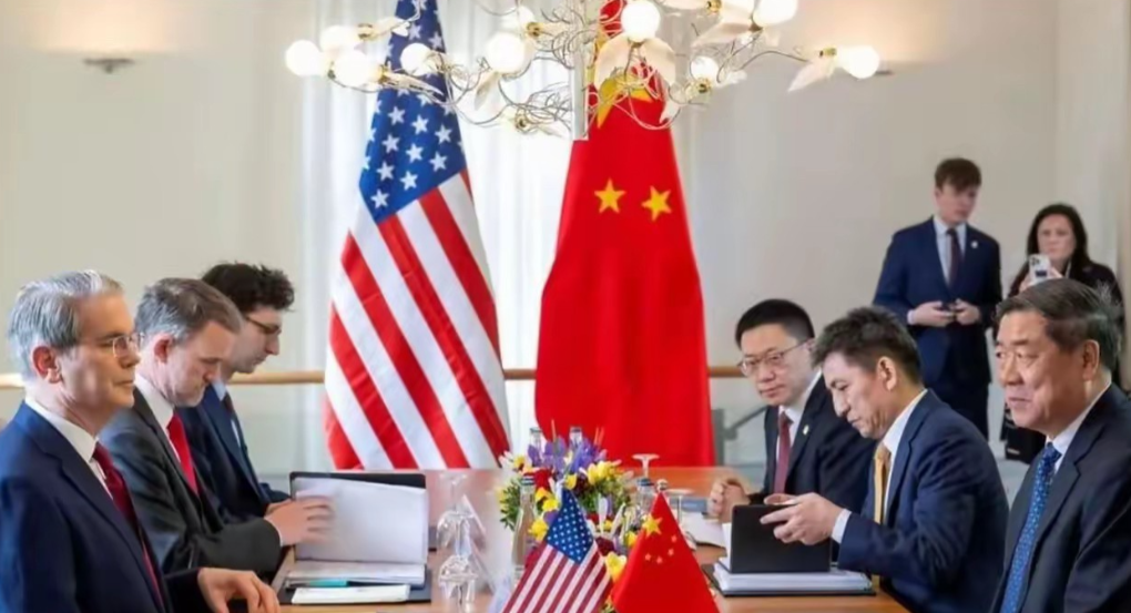 中美：不求彻底解决中美西班牙会谈，还没进门，美国财长贝森特就滑了一脚，兆头很