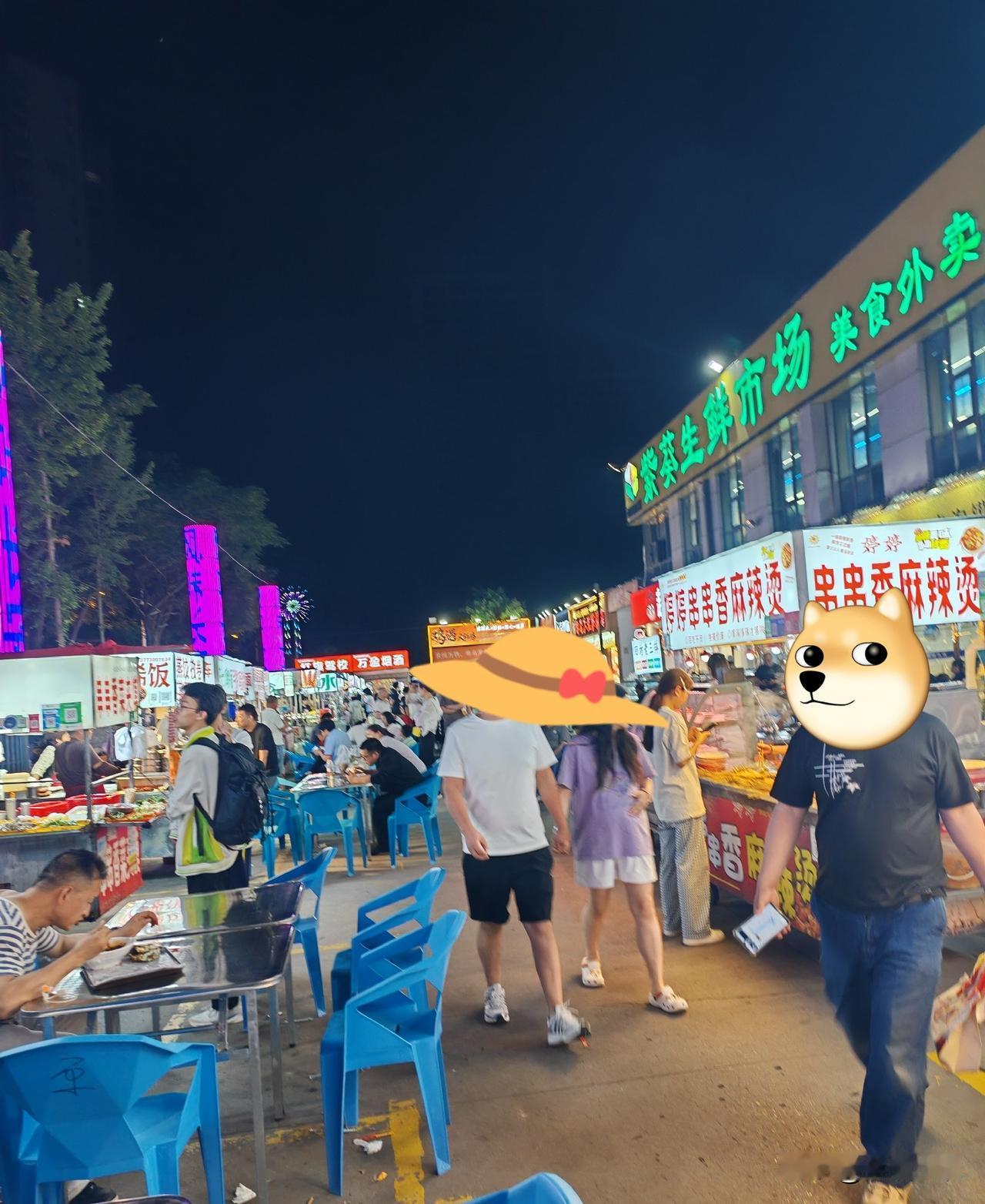 昨晚和孩子在西安夜市随便吃了点东西，就吃了3把烤肉和1盘素拼、另外要了个汇通面，