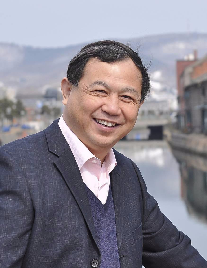 怎么看曾翔之流的书法关于曾翔这类书家的书法，历来争议颇大。有人斥其“丑书”