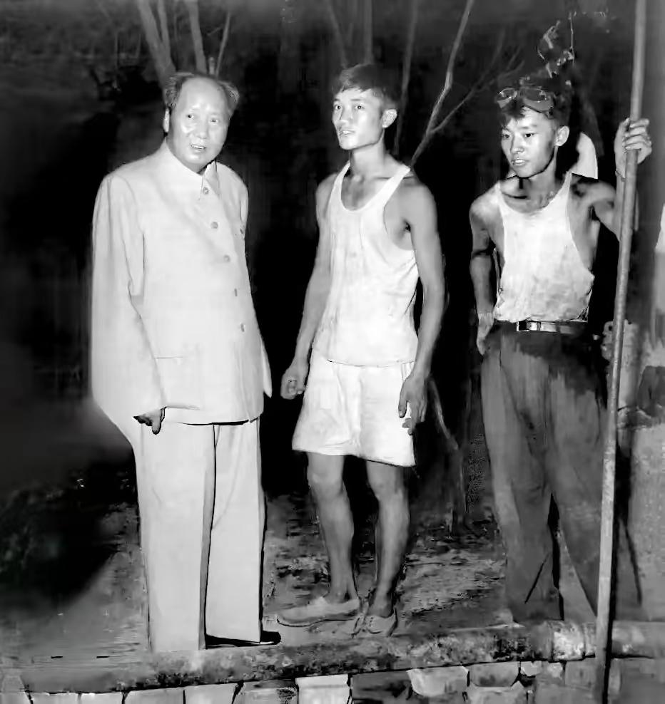 建国初期的日子有多难？国民党留下的烂摊子，物价飞涨得离谱，一麻袋钞票都买不上一袋