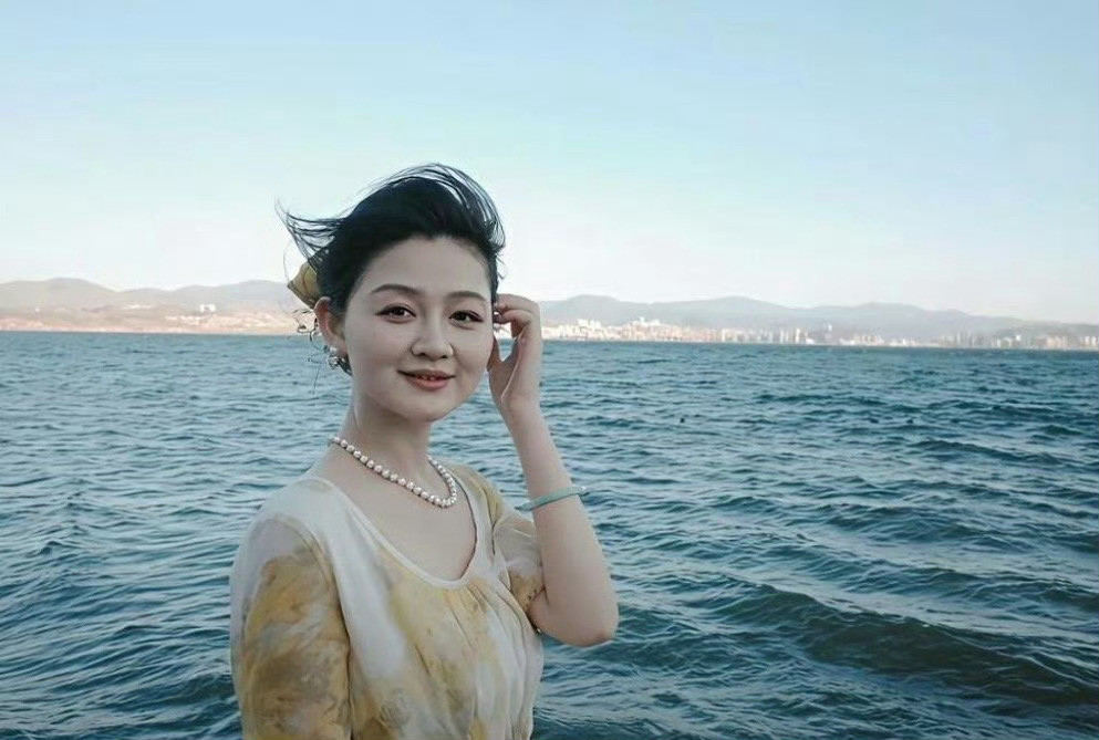 某个瞬间真的很像一位故人…
