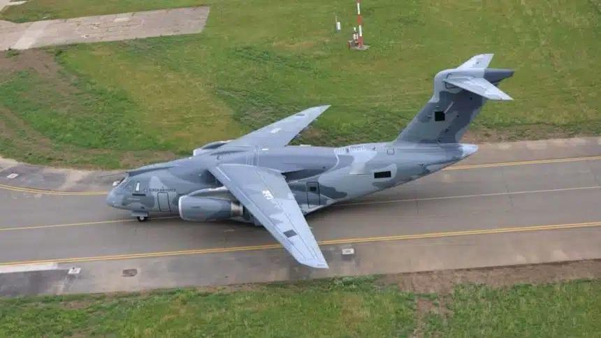 捷克空军接收首架C-390运输机，命名KCV-390，性能数据2026年7月