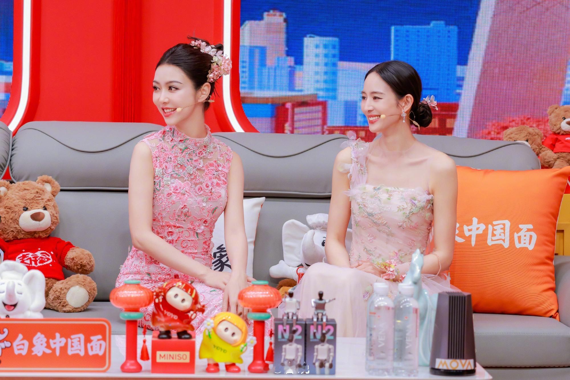 今日春晚直播剧照田曦薇、王玉雯、王楚然、伊能靜、秦海璐、刘涛、热依扎、谭松韵、薛