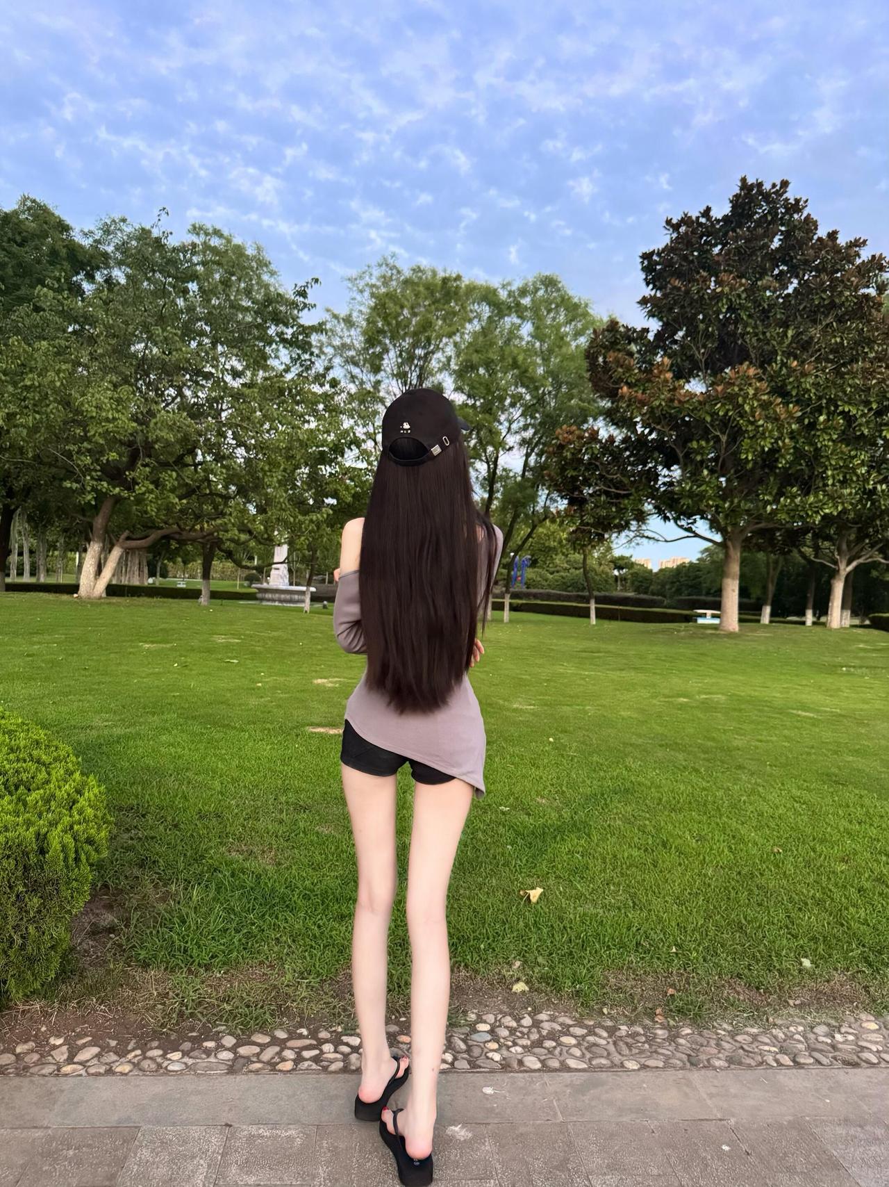 看一个女人傻不傻，就看她闺蜜多不多，闺蜜越多，脑子越不清醒。你想想，