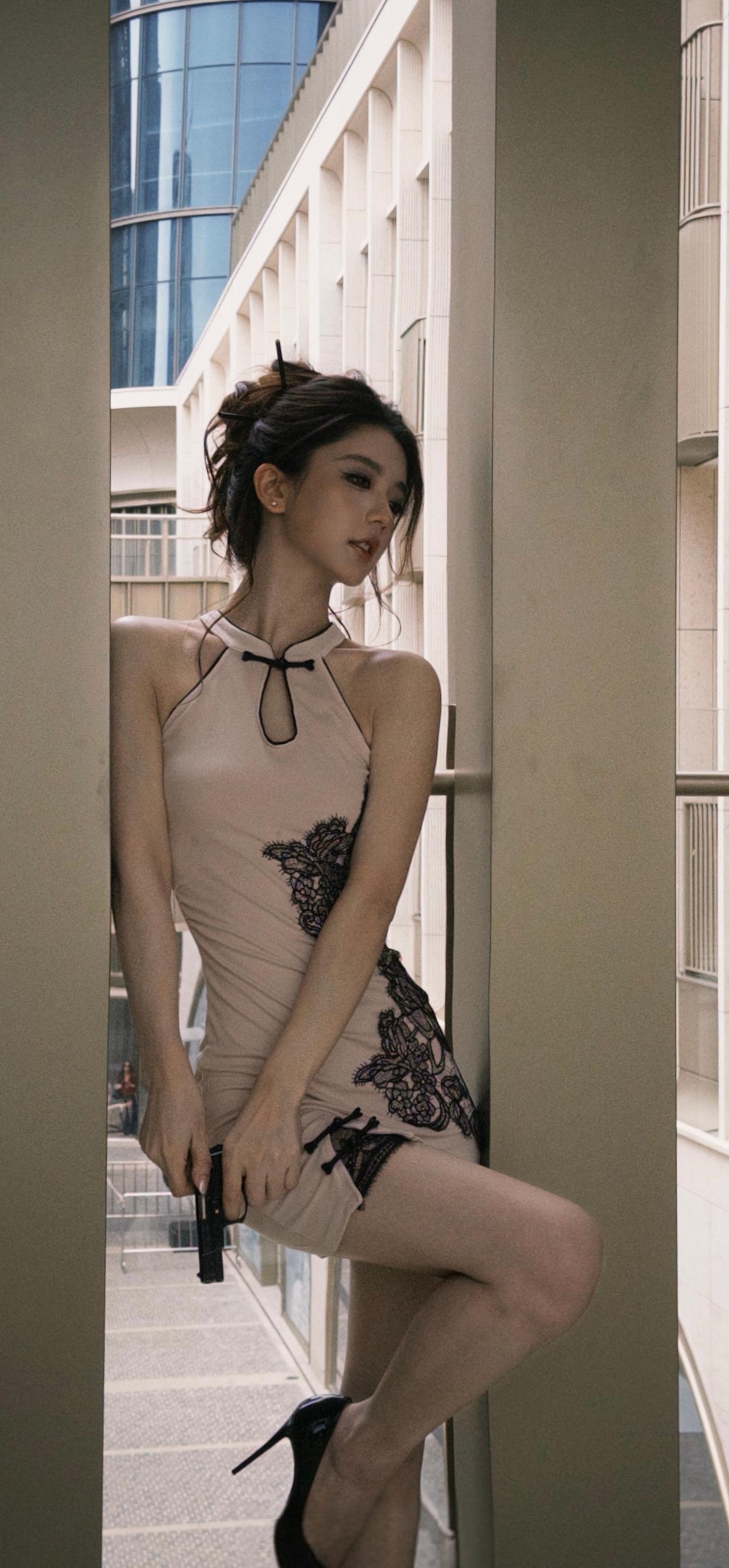 wanjuqiang🔞，举起手来✋🏻，否则姐姐就开qiang了💄。创意写真