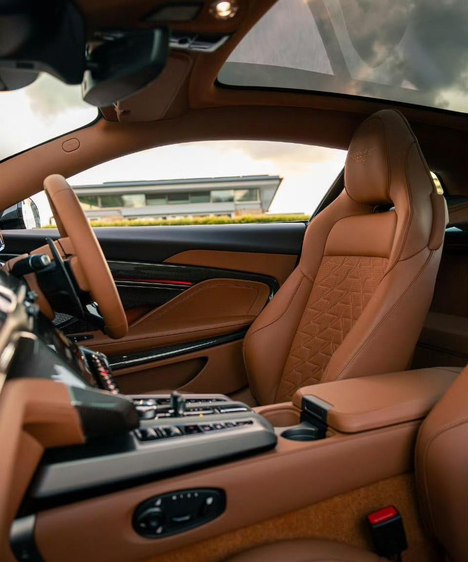 阿斯顿马丁一款超跑内饰天花板🤩马丁d15阿斯顿音响马丁帅炸了超跑