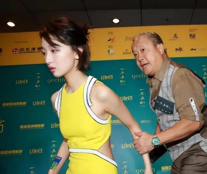 34岁周冬雨无戏可拍？原因很简单，不是因为年纪大，也不是片酬高...... 
