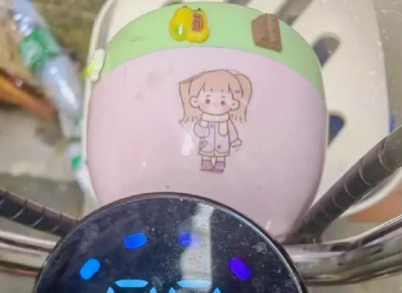 怪事儿！电车骑四天还满电，到底咋回事？新买的爱玛电动车骑了四天，电量显
