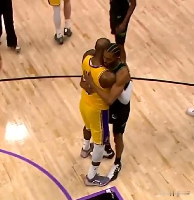 赢得对手的尊重！墨菲谈詹姆斯：“我对勒布朗充满敬意。”“他今天表现很强势