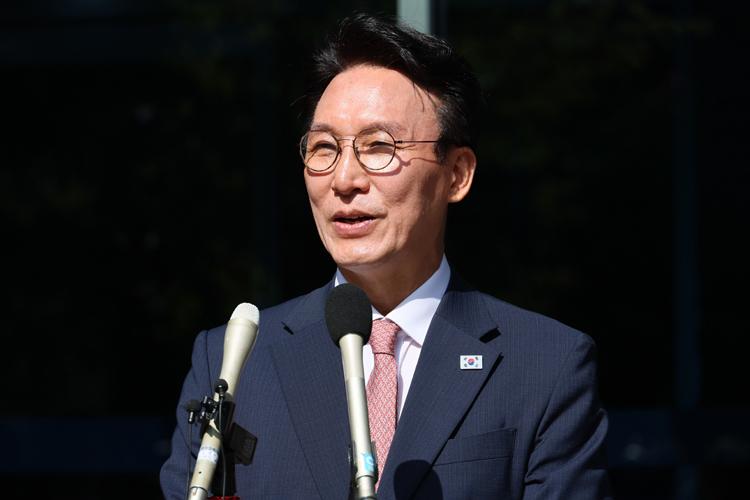 韩国未来的二把手金民锡发表讲话这是一个比98年亚洲金融危机更困难的时代。因为