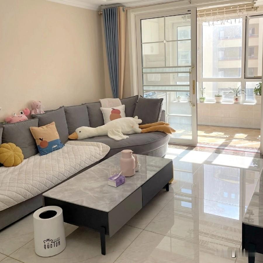 这是在给我下逐客令吗？​​昨天，我同事叫我去她家吃饭。​​买了她喜欢的鸭脖