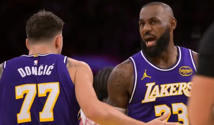 湖人媒体发文谈到了球队组织问题。该媒体表示：“当詹姆斯作为球队第二甚至首要组织