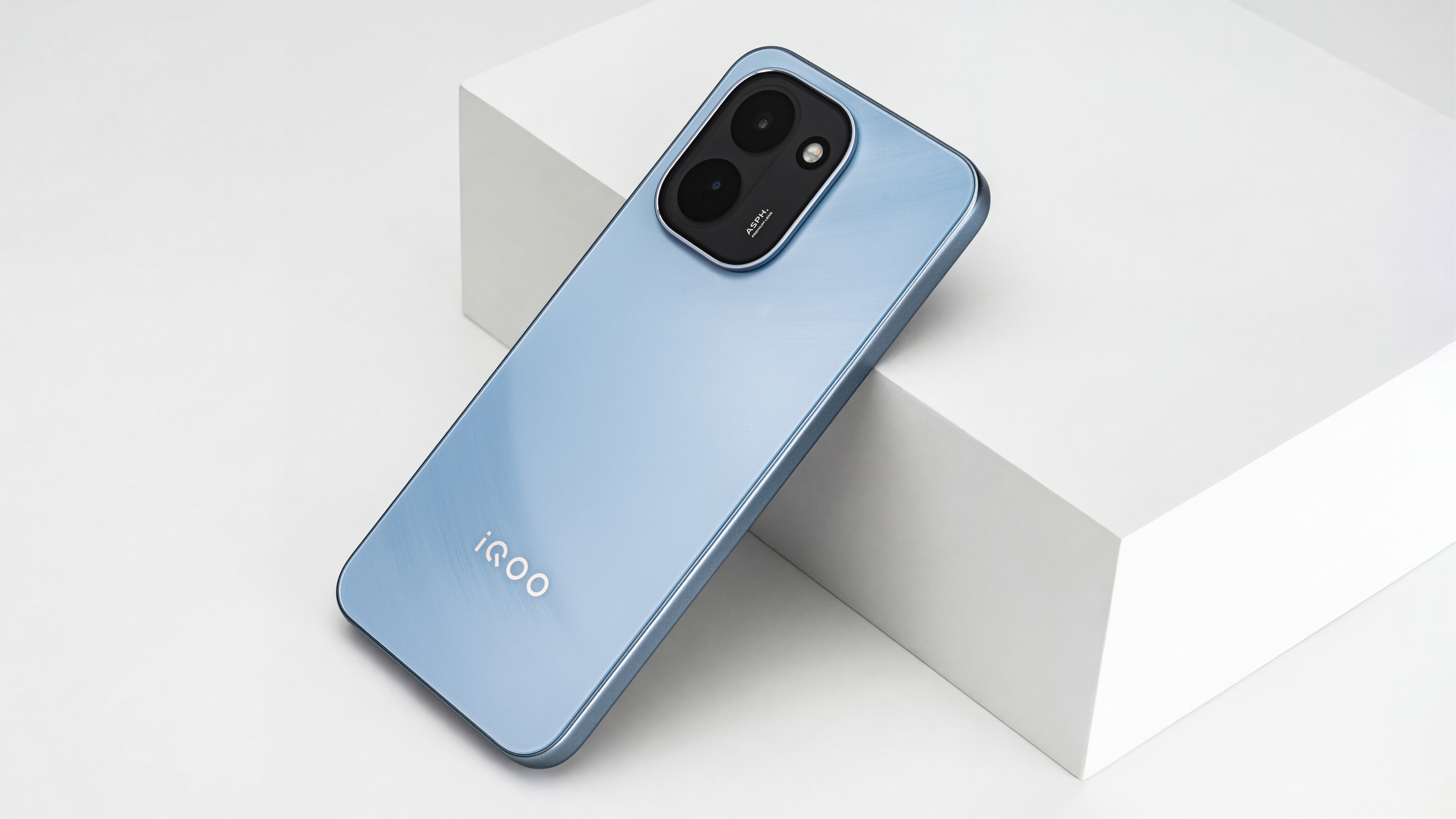 给大家看看iQOOZ11「沧浪浮光」图赏后盖技术应该和之前Neo11「面对疾风