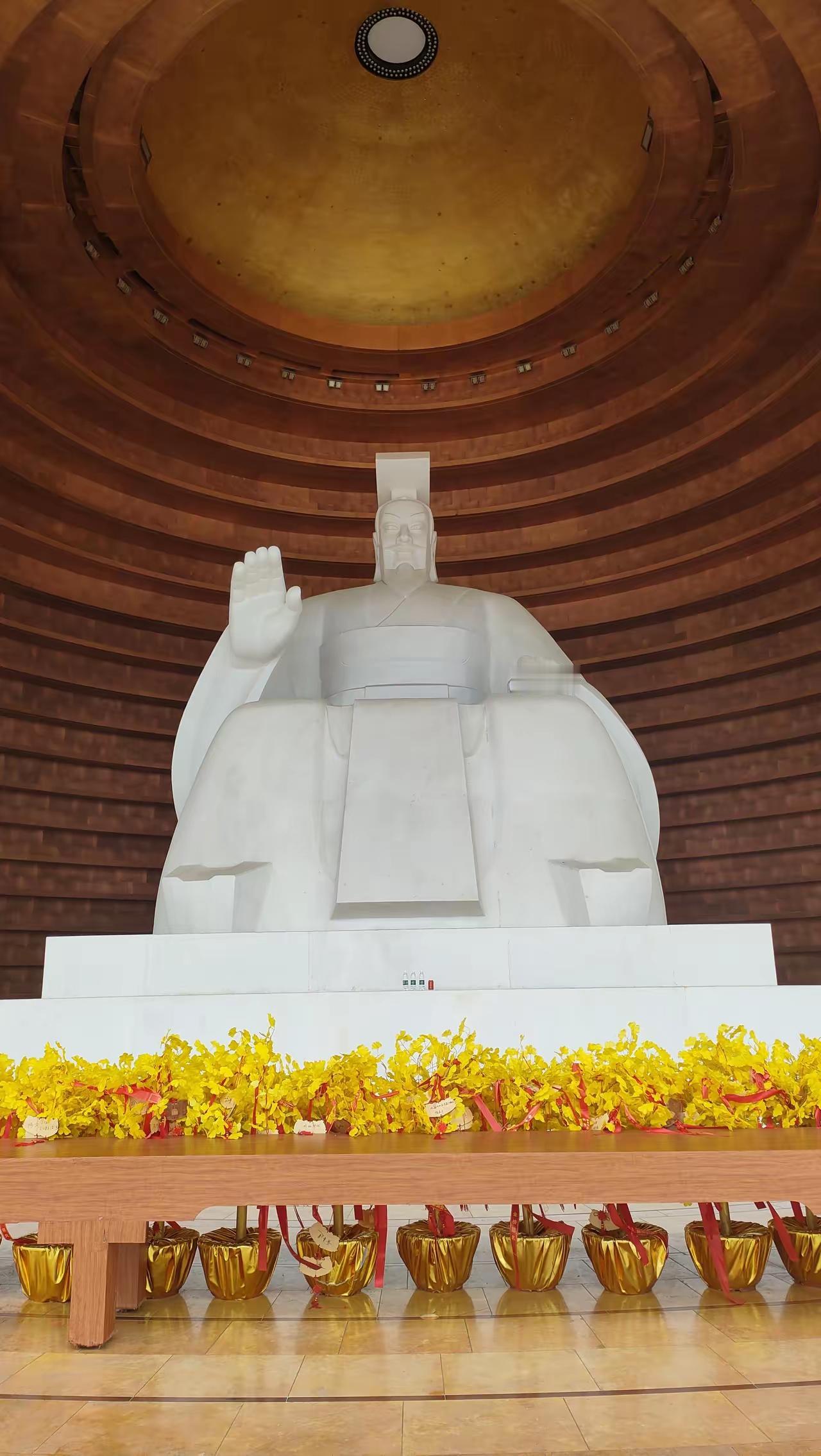 毒教材刚翻篇，殡葬改革又出幺蛾子？这一系列“妖事”，背后到底谁在操盘？从丑化