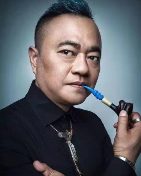 2004年，“刘老根大舞台”落地长春，却因占地事宜与长春当地势力发生纠纷。装修时